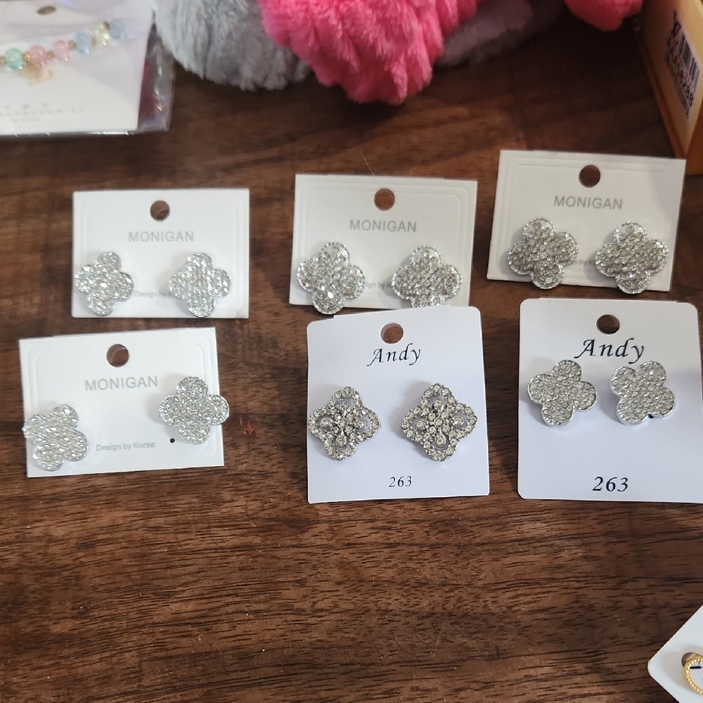 6 Pair All Diff Sizes. Silver Monigan and Andy Earrings Set